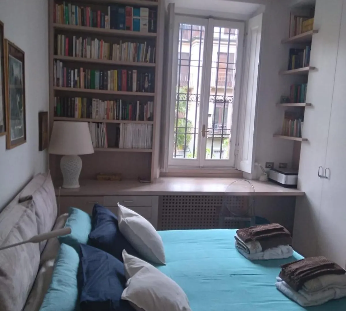 Casa Mari - Free Secure Parking, Breakfast, Private Bathroom, Wifi, Garden, Aircon, 5 Min Walk To Metro And Train Station Milan Bed & Breakfast