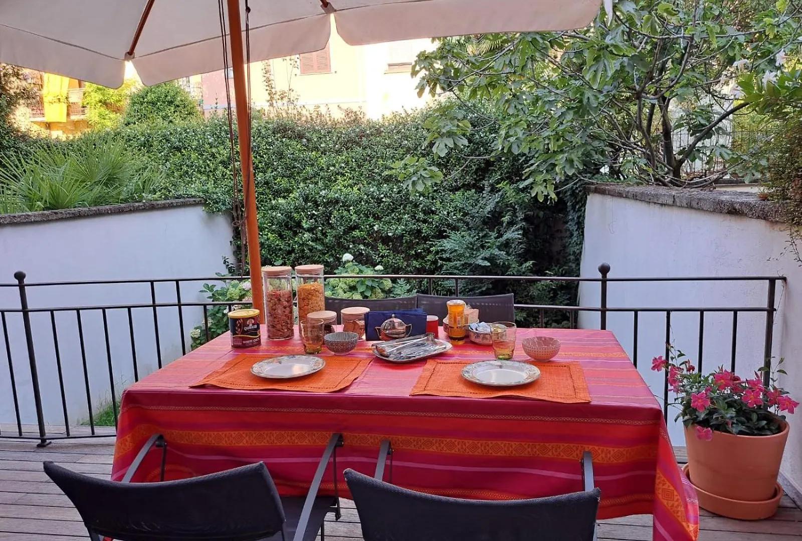 Casa Mari - Free Secure Parking, Breakfast, Private Bathroom, Wifi, Garden, Aircon, 5 Min Walk To Metro And Train Station Milán Bed & Breakfast