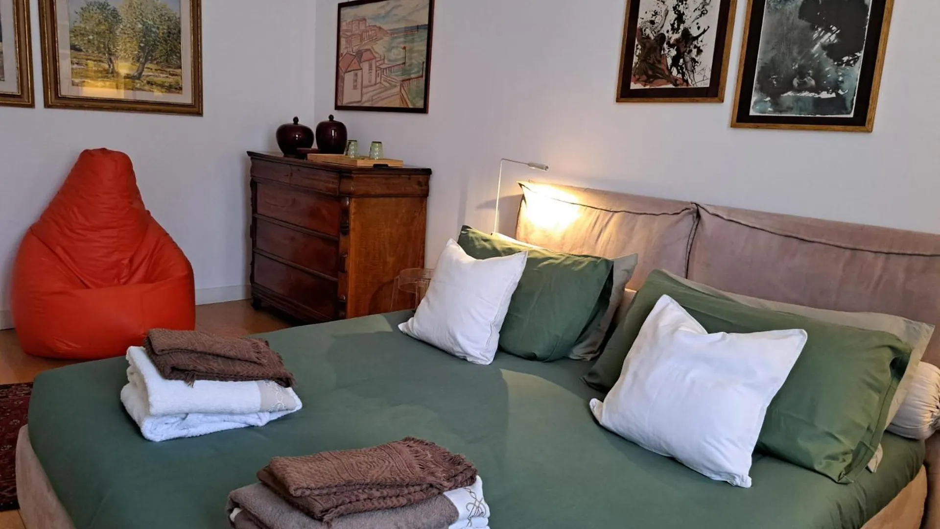 Bed & Breakfast Casa Mari - Free Secure Parking, Breakfast, Private Bathroom, Wifi, Garden, Aircon, 5 Min Walk To Metro And Train Station Milaan