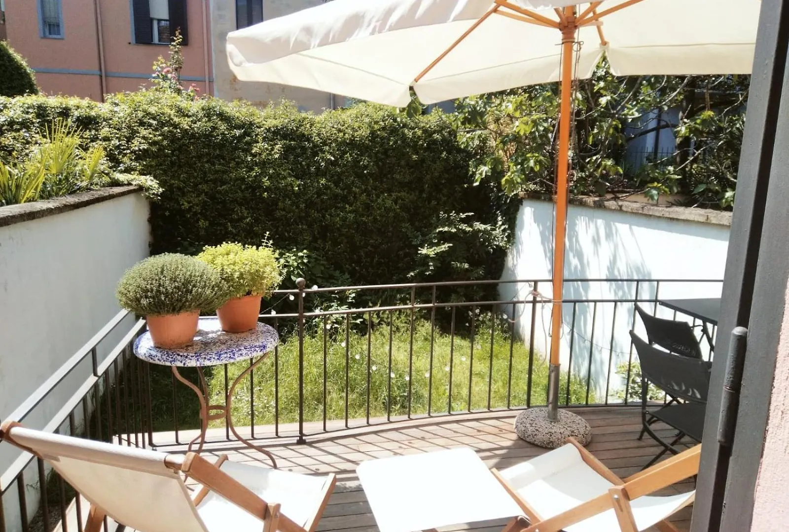 Casa Mari - Free Secure Parking, Breakfast, Private Bathroom, Wifi, Garden, Aircon, 5 Min Walk To Metro And Train Station Milaan
