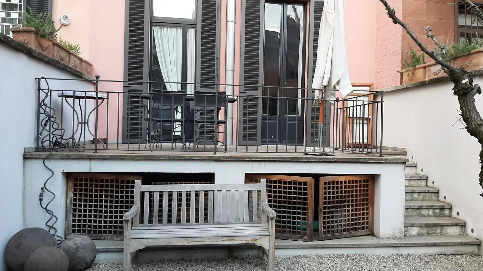 Casa Mari - Free Secure Parking, Breakfast, Private Bathroom, Wifi, Garden, Aircon, 5 Min Walk To Metro And Train Station Milaan Italië