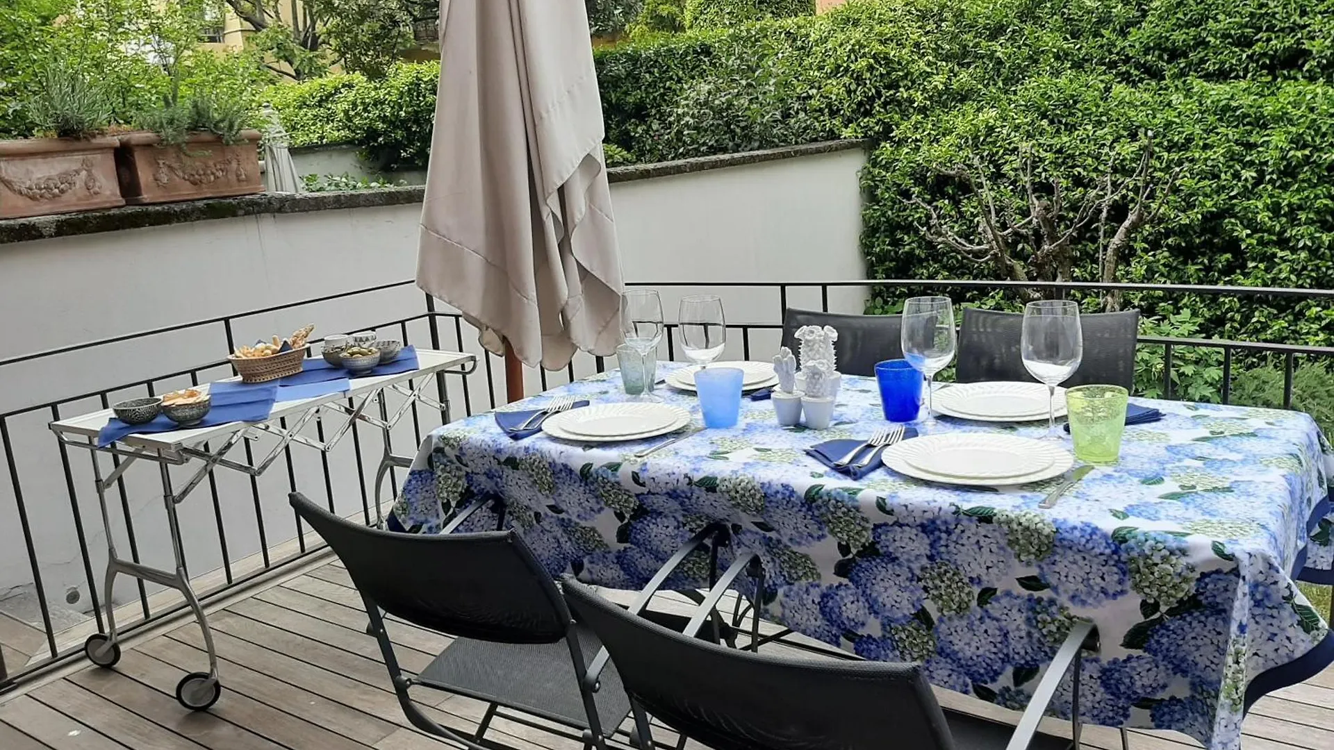 Casa Mari - Free Secure Parking, Breakfast, Private Bathroom, Wifi, Garden, Aircon, 5 Min Walk To Metro And Train Station Milaan Italië